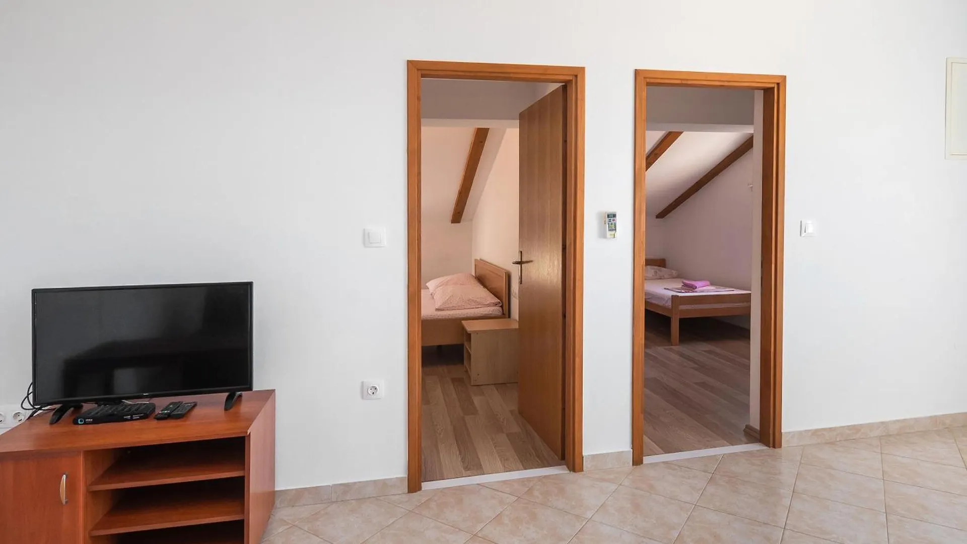 Apartment Ana Vrsi 0*,  Croatia