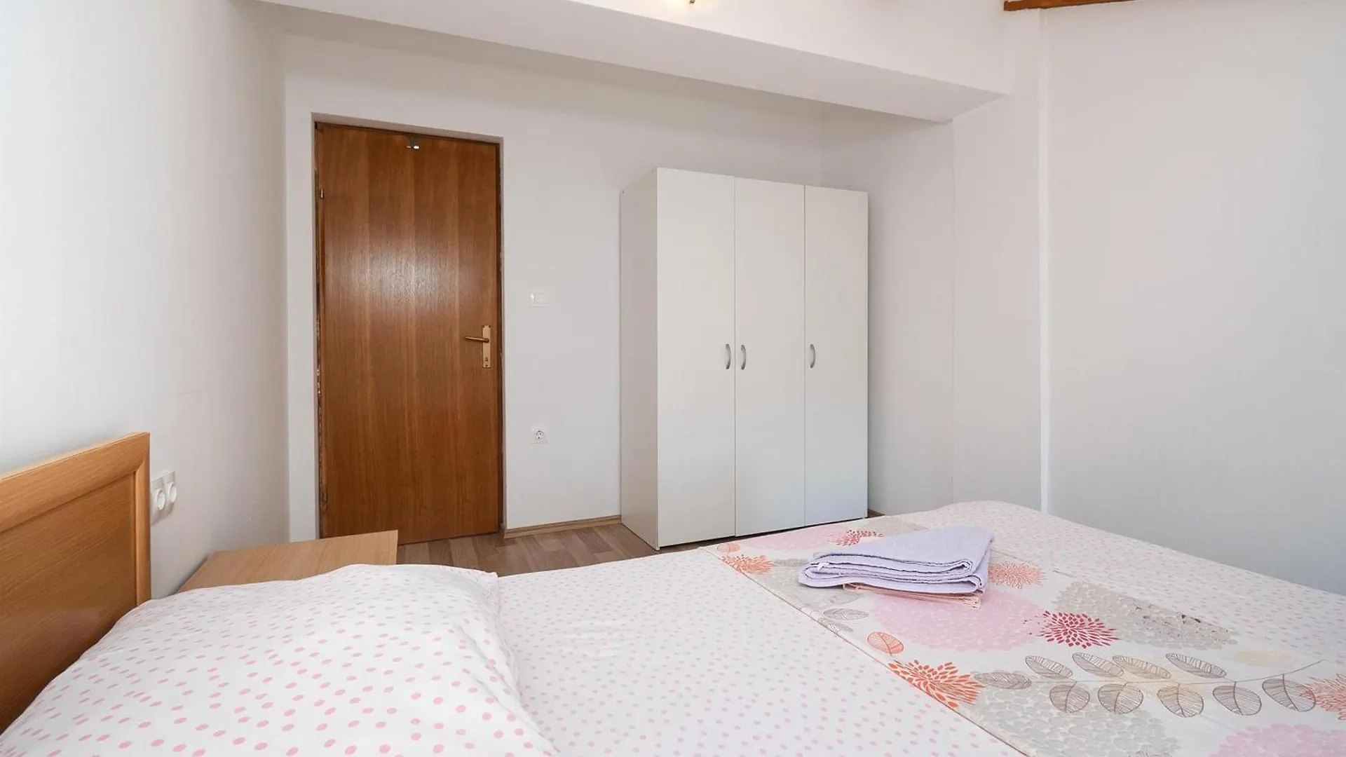 Apartment Ana Vrsi 0*,